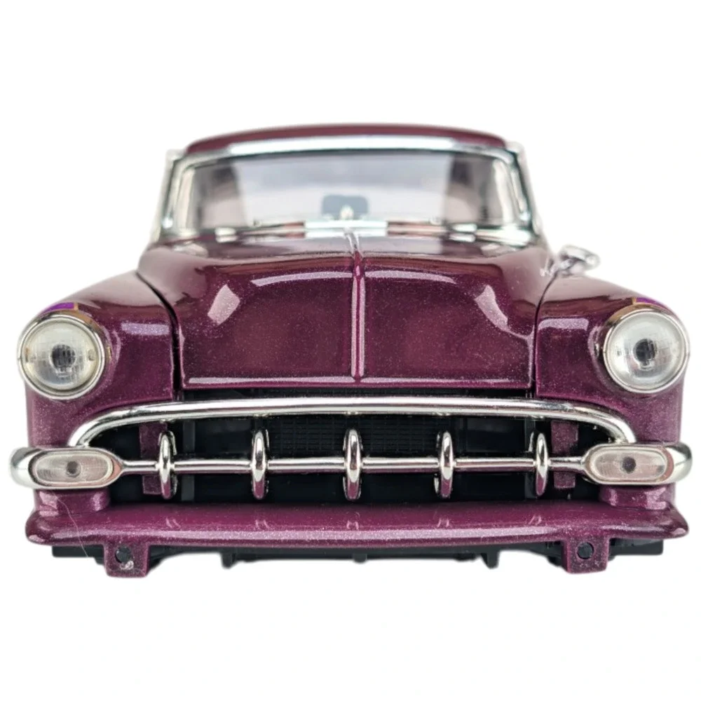 Malibu International Long Beach Lowrider Repair 1954 Chevy Bel Air 1:18 Purple